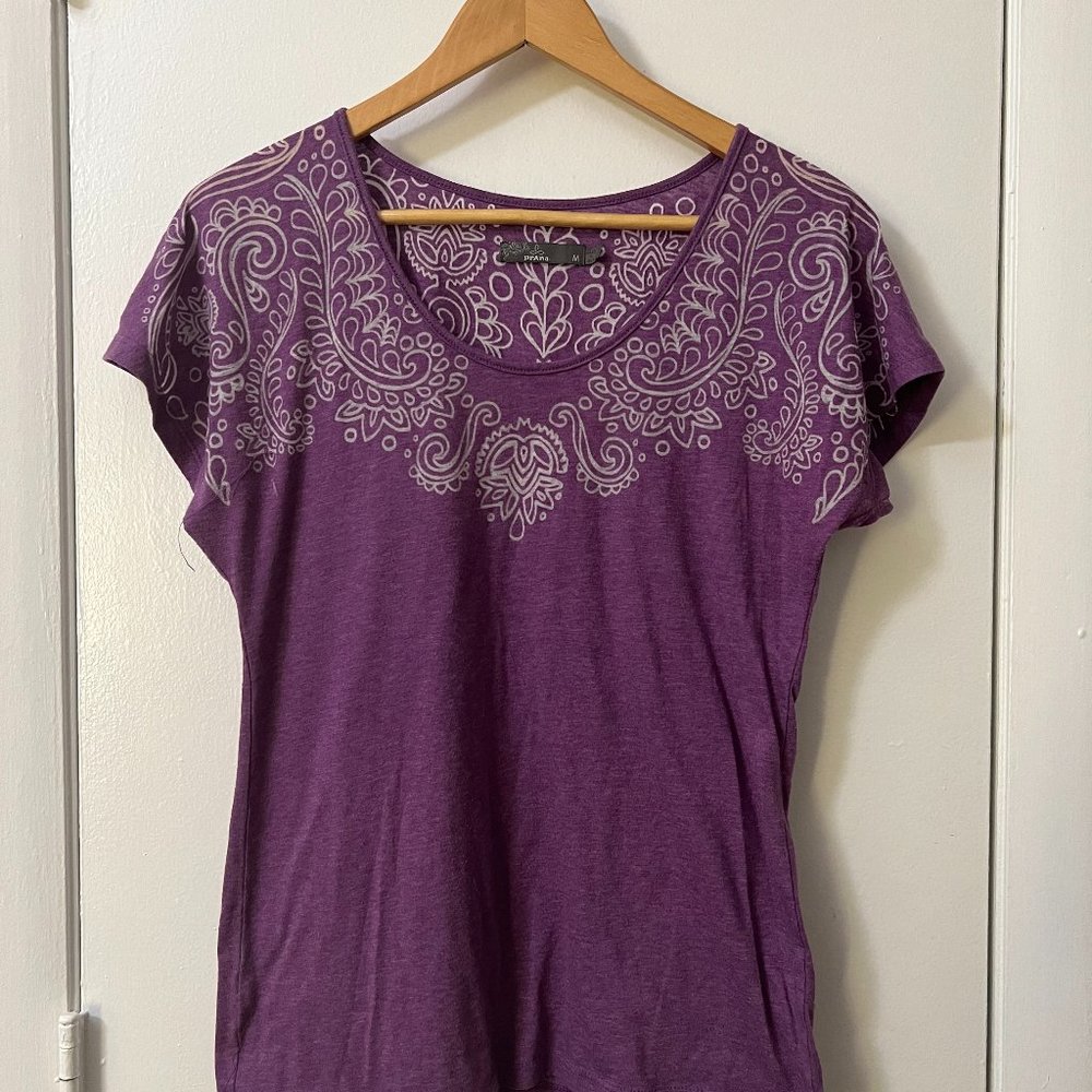 Prana ornate collar burnout tee — Medium — Amethyst Purple